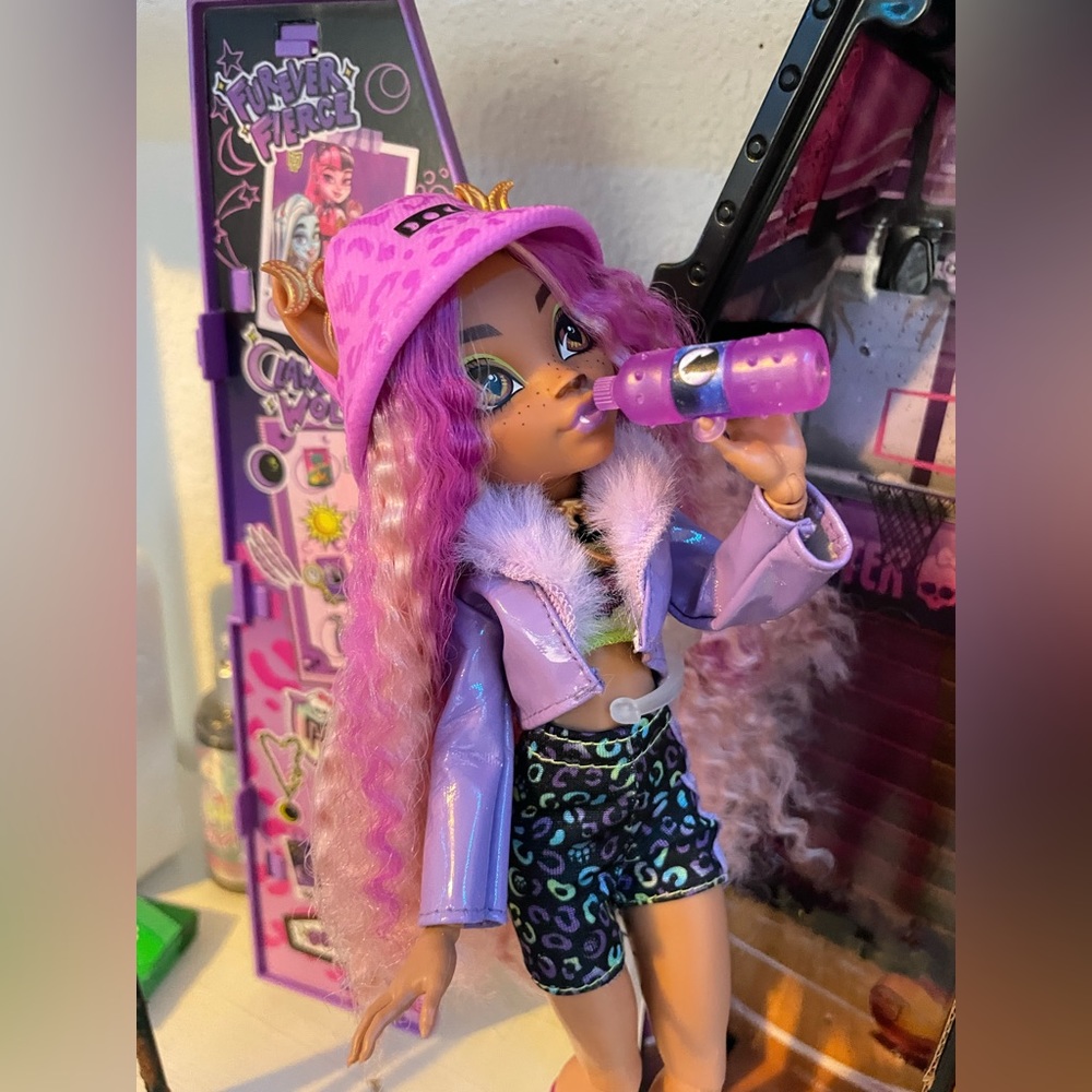 Skulltimate Secrets Clawdeen Wolf Doll Muñeca
